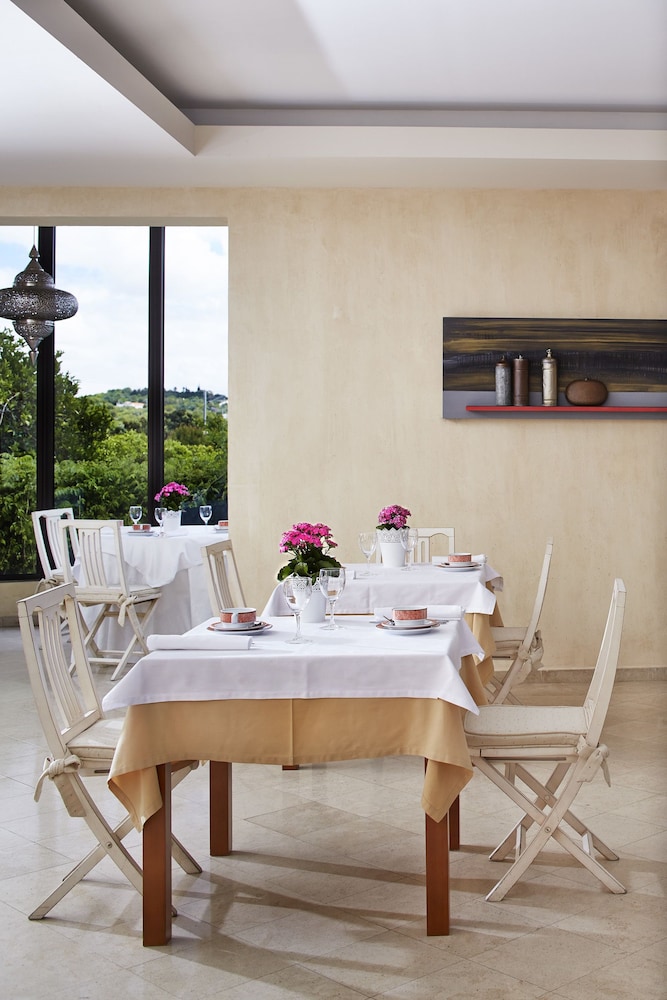Parque Das Laranjeiras — Restaurant & bars in Vilamoura, Faro
