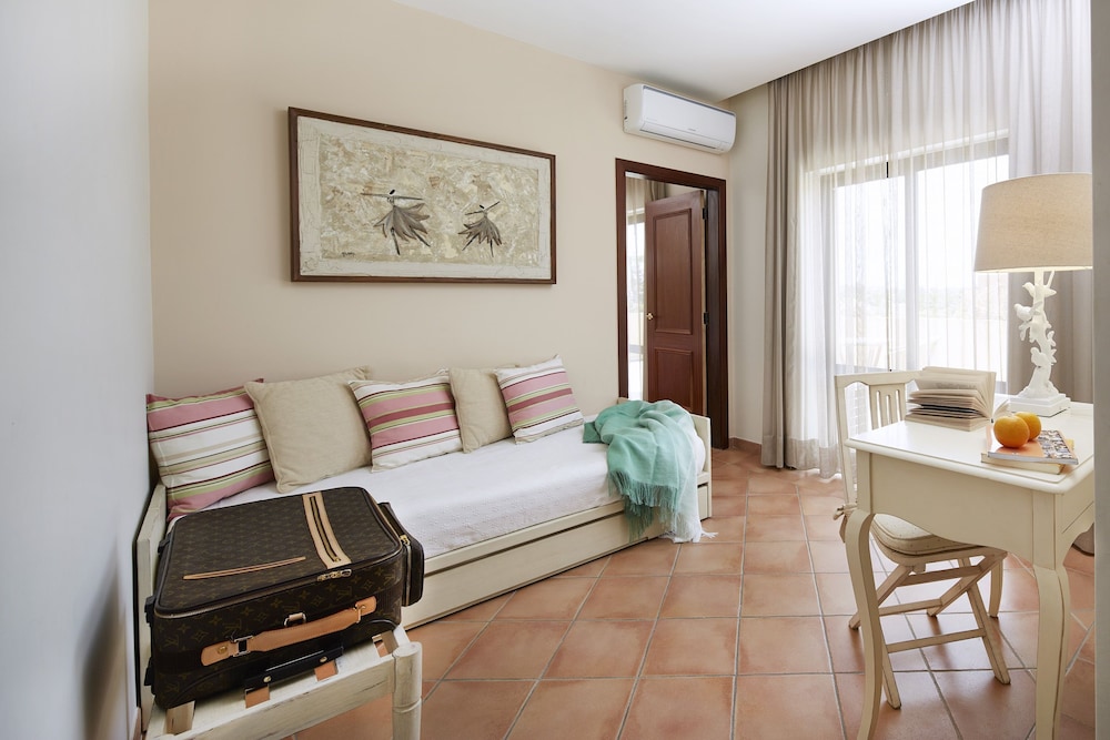 Parque Das Laranjeiras — Hotel rooms in Vilamoura, Faro