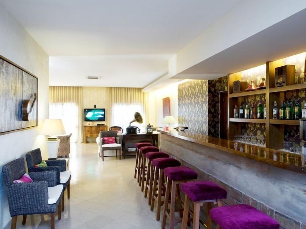 Parque Das Laranjeiras — Restaurant & bars in Vilamoura, Faro