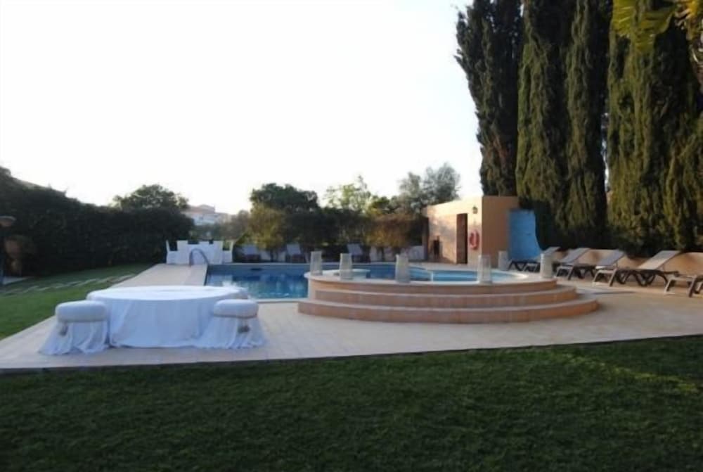 Parque Das Laranjeiras — Swimming pool in Vilamoura, Faro