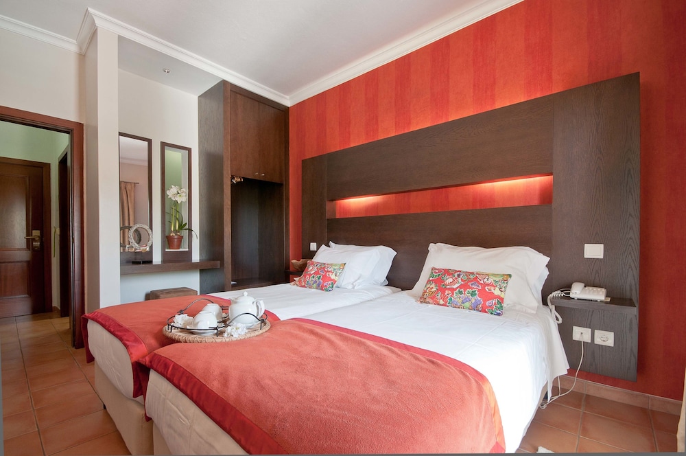 Parque Das Laranjeiras — Hotel rooms in Vilamoura, Faro