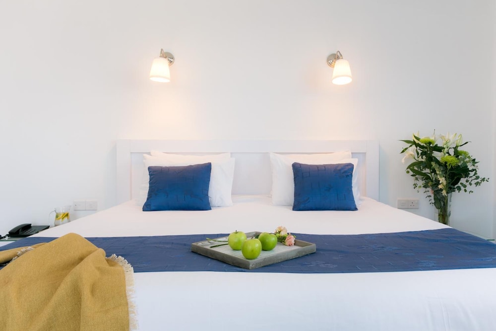 Mikes Kanarium Hotel — Hotel rooms in Larnaca, Larnaca Region