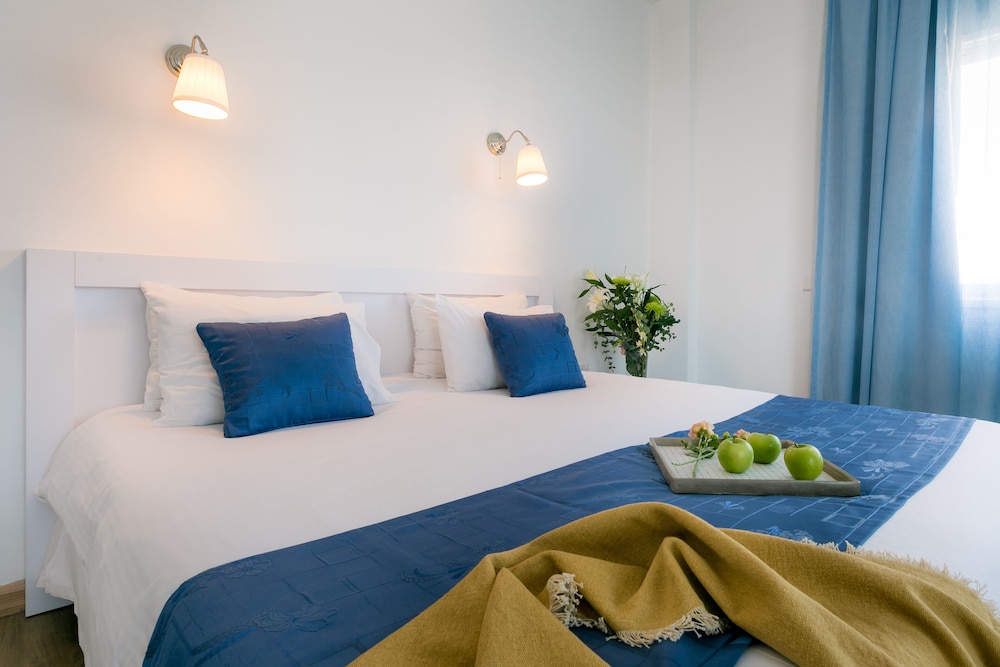 Mikes Kanarium Hotel — Hotel rooms in Larnaca, Larnaca Region