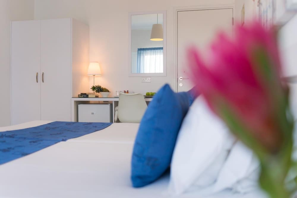 Mikes Kanarium Hotel — Hotel rooms in Larnaca, Larnaca Region