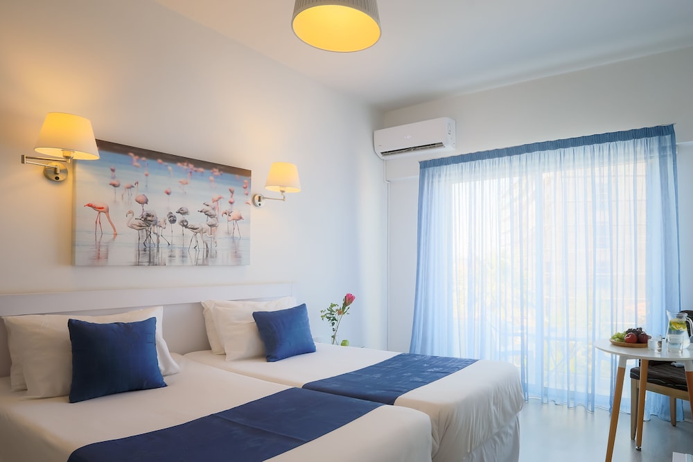 Mikes Kanarium Hotel — Hotel rooms in Larnaca, Larnaca Region