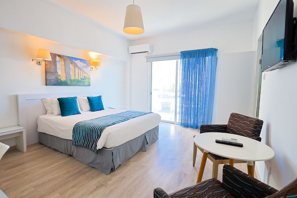Mikes Kanarium Hotel — Hotel rooms in Larnaca, Larnaca Region