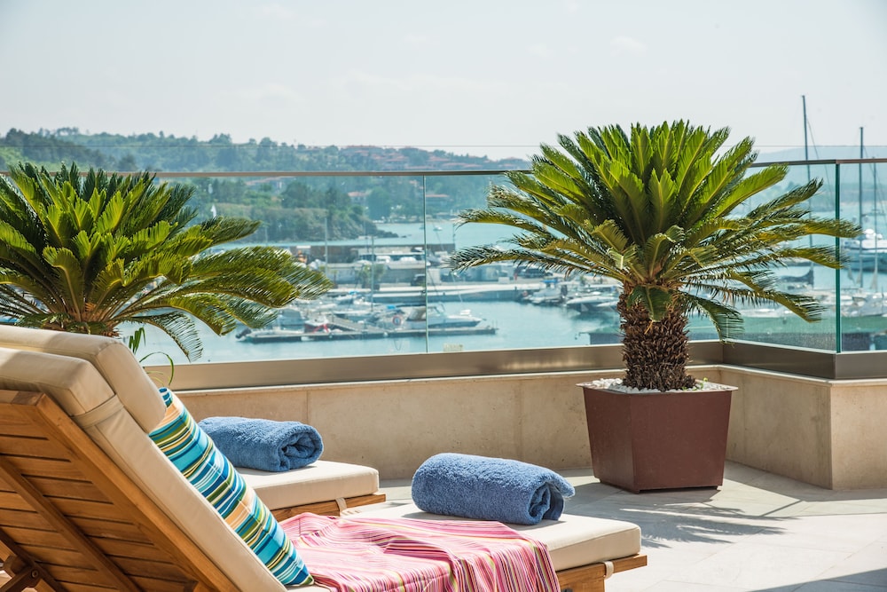 Blu Bay Hotel Sozopol — Hotel building in Sozopol, Burgas Region