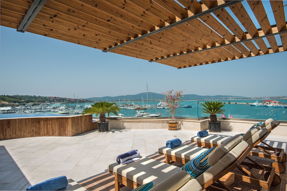 Blu Bay Hotel Sozopol — Swimming pool in Sozopol, Burgas Region