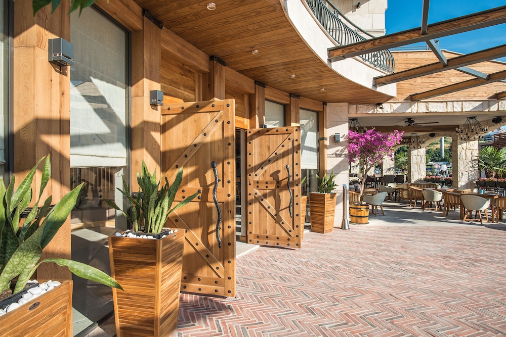 Blu Bay Hotel Sozopol — Restaurant & bars in Sozopol, Burgas Region