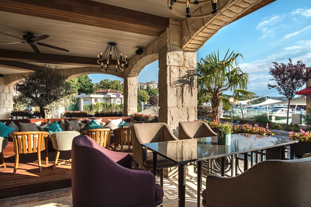 Blu Bay Hotel Sozopol — Restaurant & bars in Sozopol, Burgas Region