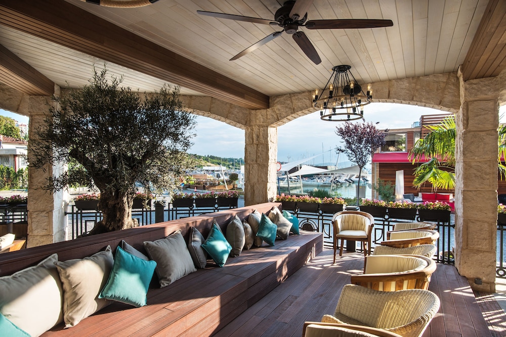 Blu Bay Hotel Sozopol — Restaurant & bars in Sozopol, Burgas Region
