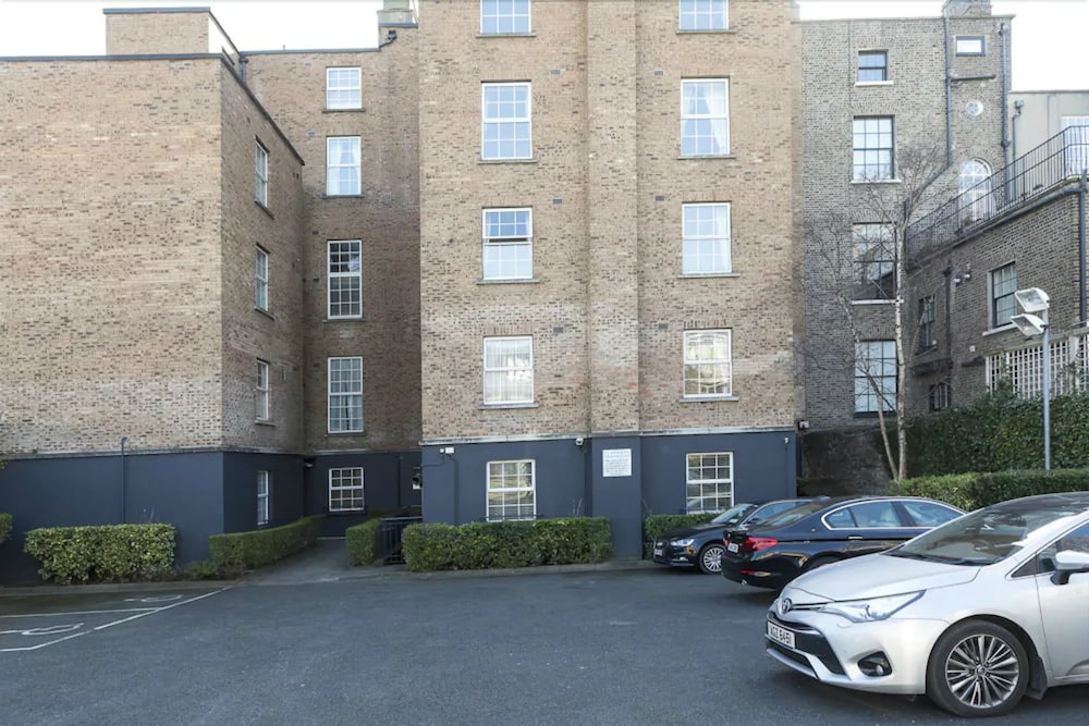 Pembroke Townhouse — Hotel building in Dublin, Dublin City