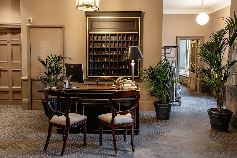 Pembroke Townhouse — Hotel building in Dublin, Dublin City