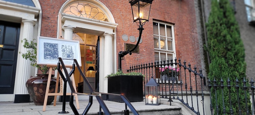 Pembroke Townhouse — Hotel building in Dublin, Dublin City