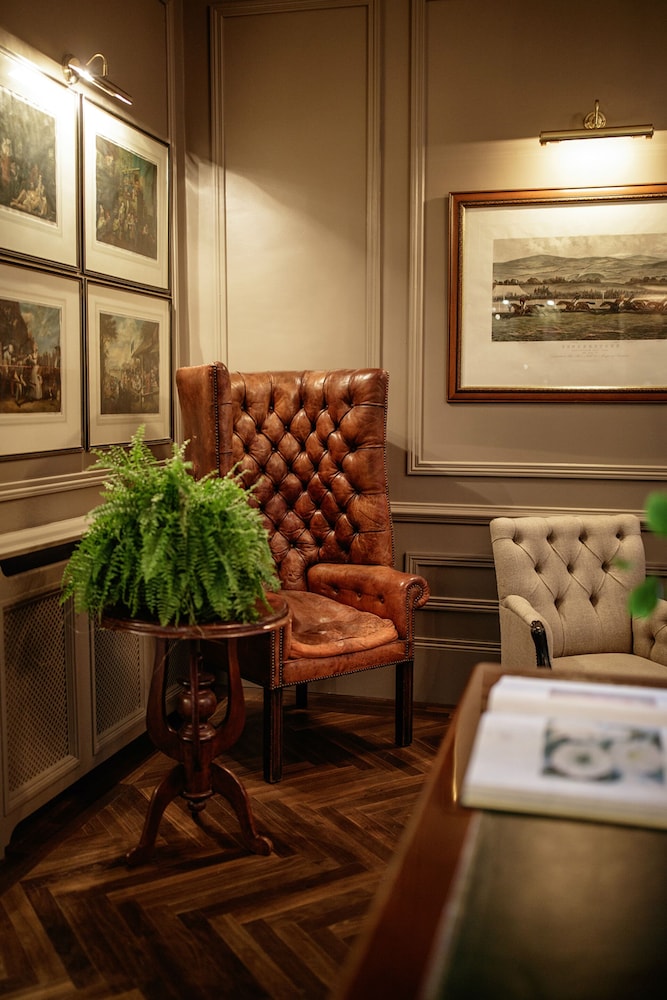 Pembroke Townhouse — Hotel building in Dublin, Dublin City