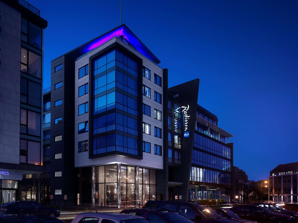 Radisson Blu Royal Hotel, Dublin — Hotel building in Dublin, Dublin City