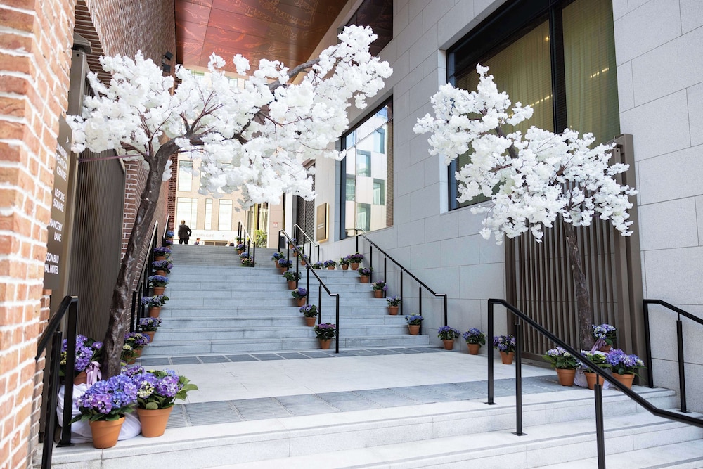 Radisson Blu Royal Hotel, Dublin — Hotel building in Dublin, Dublin City