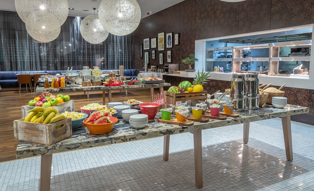 Radisson Blu Royal Hotel, Dublin — Restaurant & bars in Dublin, Dublin City