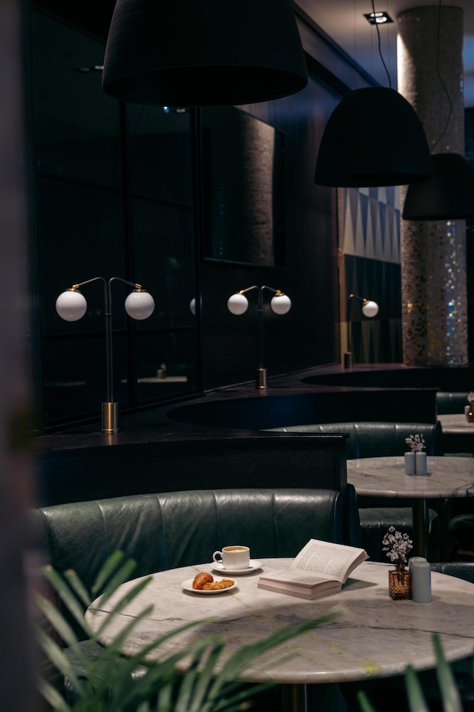 Radisson Blu Royal Hotel, Dublin — Restaurant & bars in Dublin, Dublin City