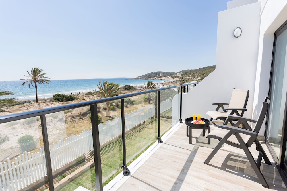 Grand Palladium White Island Resort & Spa - All Inclusive — Beach in Playa d'en Bossa, Balearic Islands