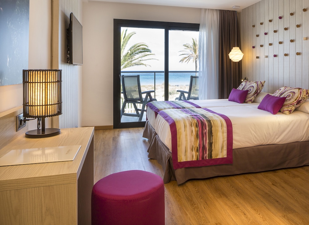 Grand Palladium White Island Resort & Spa - All Inclusive — Hotel rooms in Playa d'en Bossa, Balearic Islands