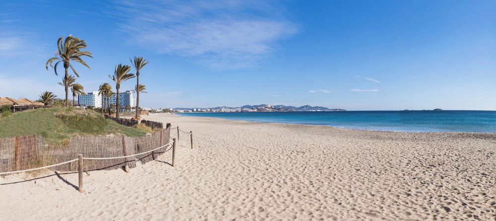 Grand Palladium White Island Resort & Spa - All Inclusive — Beach in Playa d'en Bossa, Balearic Islands