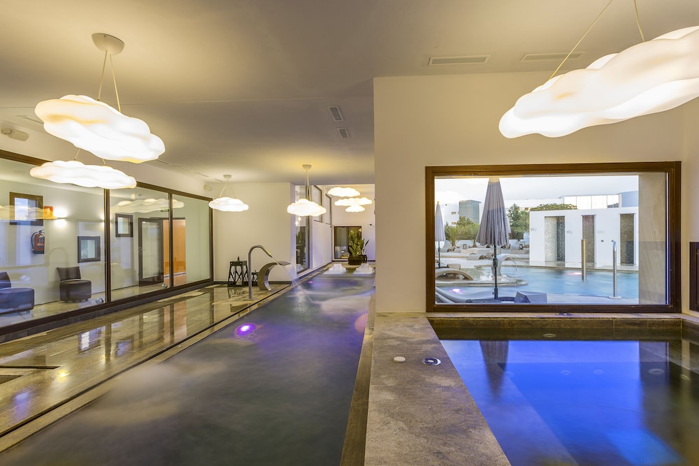 Grand Palladium White Island Resort & Spa - All Inclusive — Swimming pool in Playa d'en Bossa, Balearic Islands