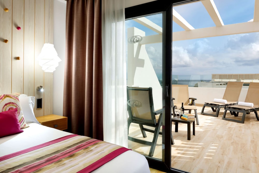 Grand Palladium White Island Resort & Spa - All Inclusive — Hotel rooms in Playa d'en Bossa, Balearic Islands