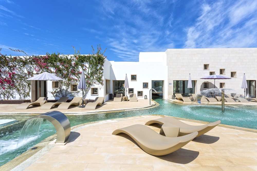 Grand Palladium White Island Resort & Spa - All Inclusive — Swimming pool in Playa d'en Bossa, Balearic Islands