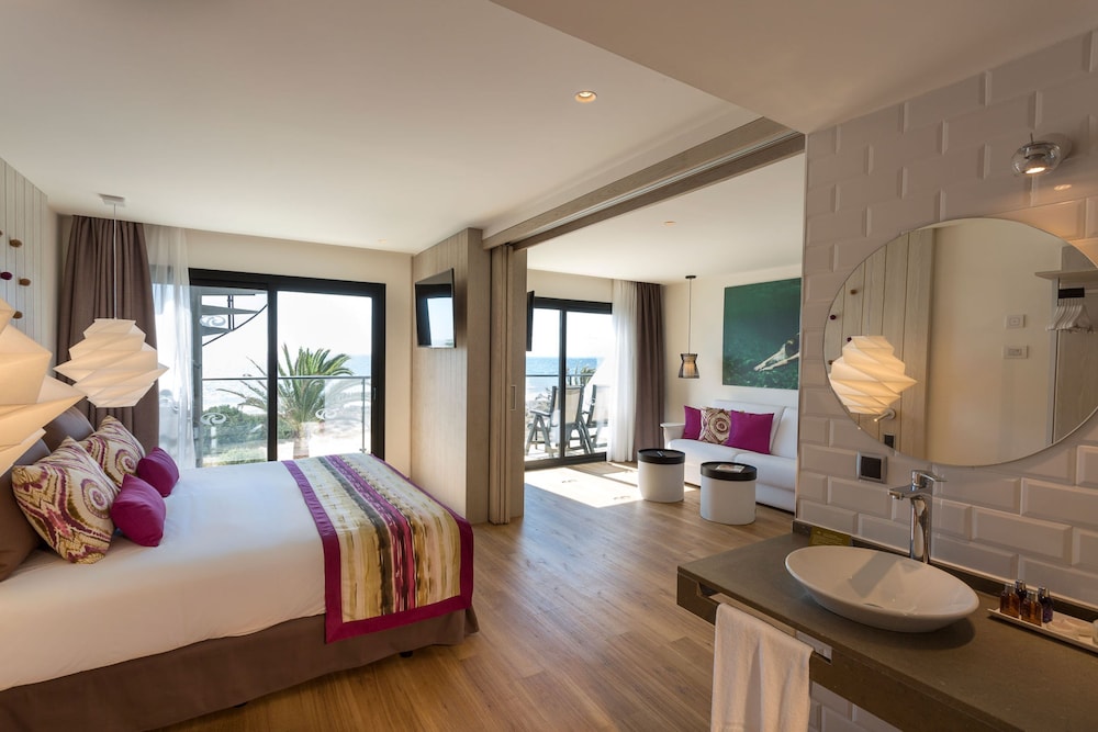 Grand Palladium White Island Resort & Spa - All Inclusive — Hotel rooms in Playa d'en Bossa, Balearic Islands