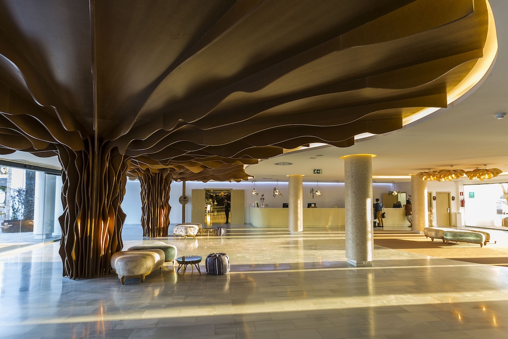 Grand Palladium White Island Resort & Spa - All Inclusive — Hotel building in Playa d'en Bossa, Balearic Islands
