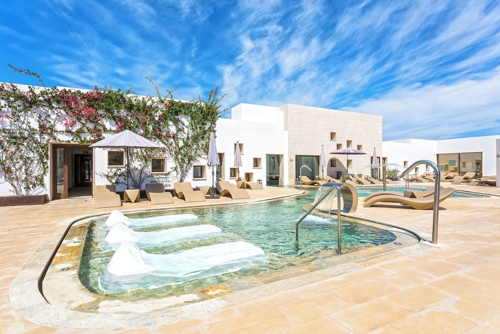 Grand Palladium White Island Resort & Spa - All Inclusive — Swimming pool in Playa d'en Bossa, Balearic Islands
