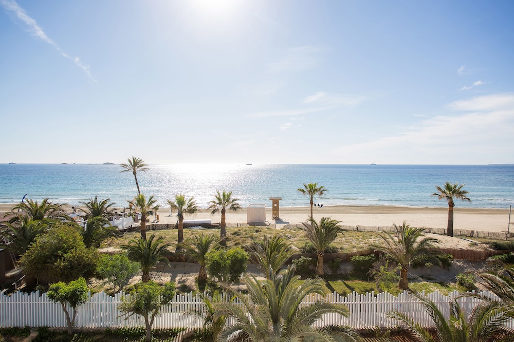 Grand Palladium White Island Resort & Spa - All Inclusive — Beach in Playa d'en Bossa, Balearic Islands