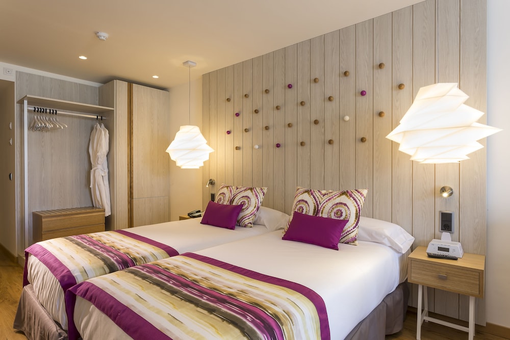 Grand Palladium White Island Resort & Spa - All Inclusive — Hotel rooms in Playa d'en Bossa, Balearic Islands