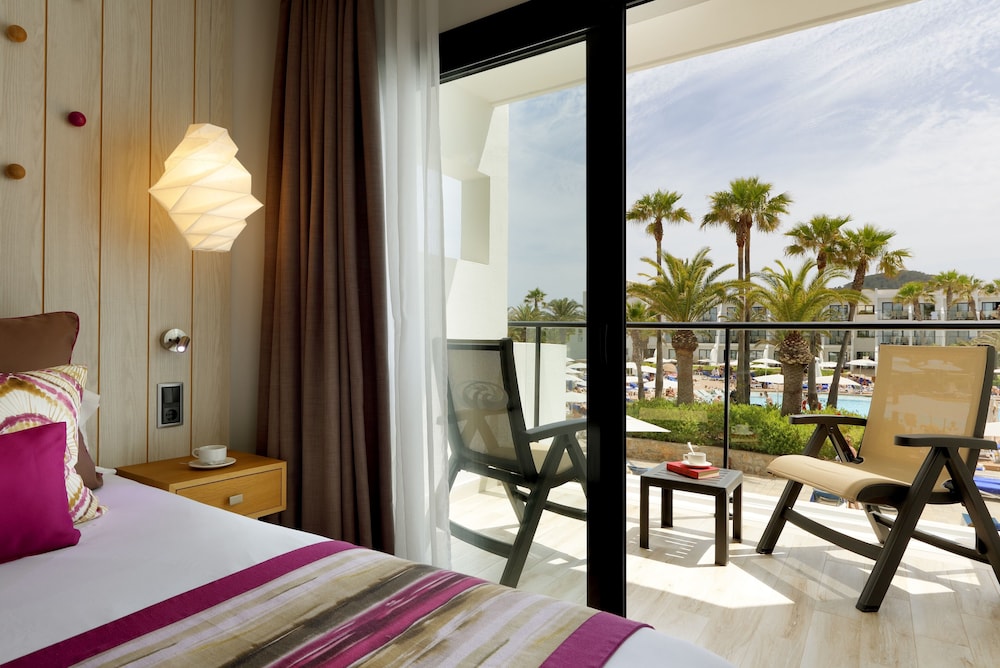 Grand Palladium White Island Resort & Spa - All Inclusive — Hotel rooms in Playa d'en Bossa, Balearic Islands