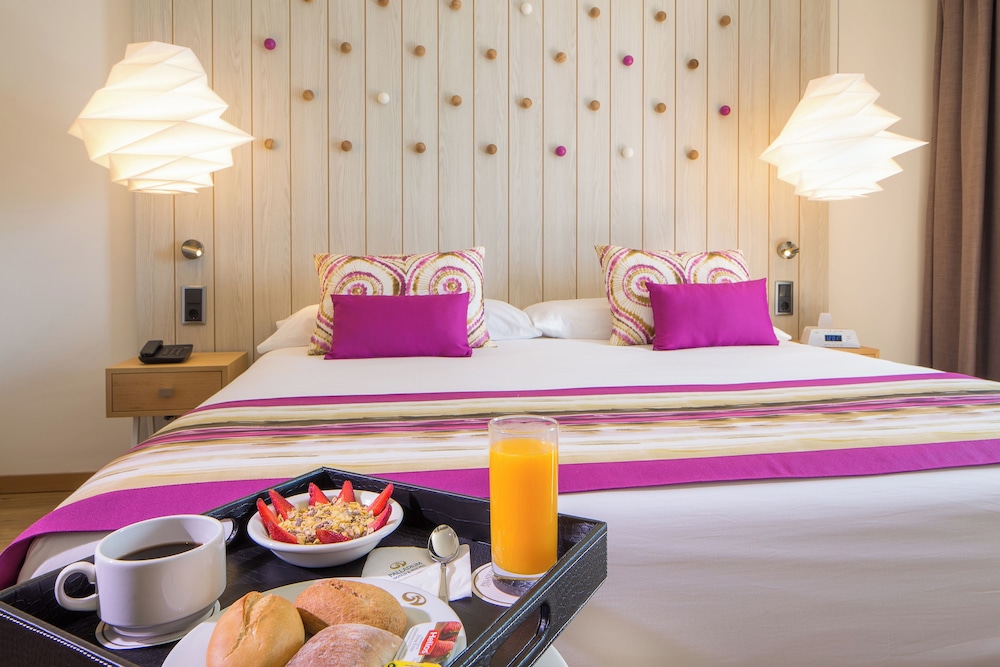 Grand Palladium White Island Resort & Spa - All Inclusive — Hotel rooms in Playa d'en Bossa, Balearic Islands