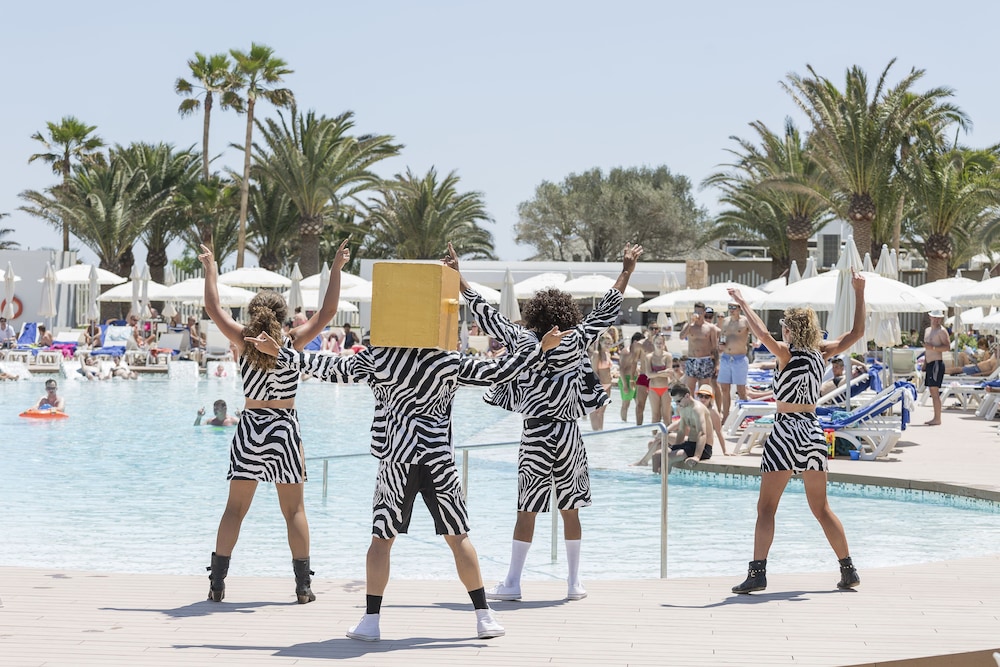 Grand Palladium White Island Resort & Spa - All Inclusive — Swimming pool in Playa d'en Bossa, Balearic Islands