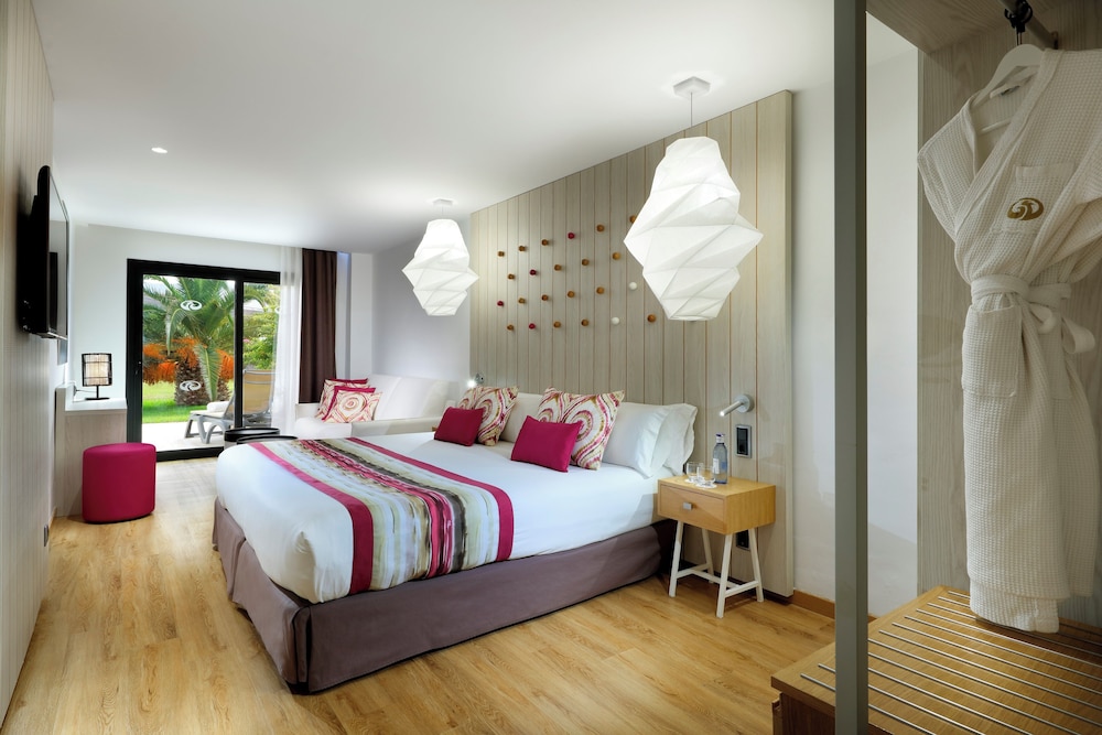 Grand Palladium White Island Resort & Spa - All Inclusive — Hotel rooms in Playa d'en Bossa, Balearic Islands