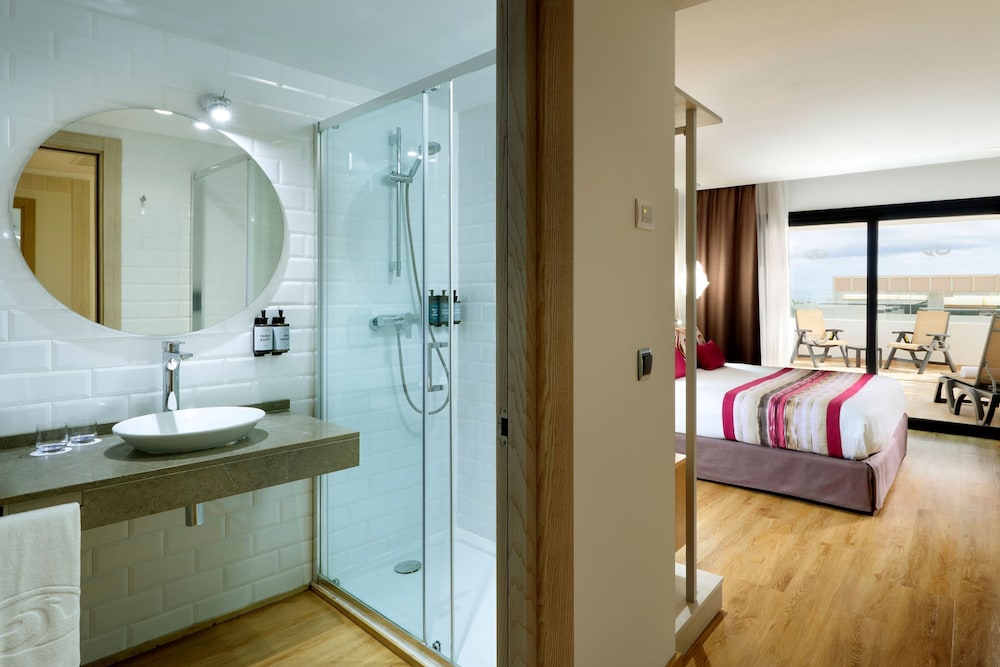 Grand Palladium White Island Resort & Spa - All Inclusive — Hotel rooms in Playa d'en Bossa, Balearic Islands