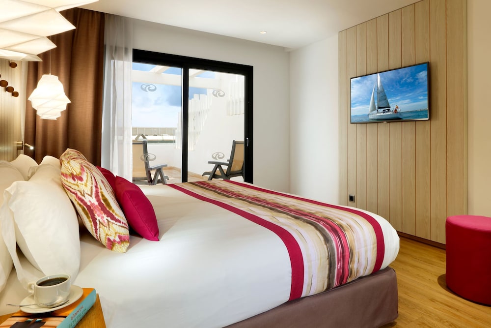 Grand Palladium White Island Resort & Spa - All Inclusive — Hotel rooms in Playa d'en Bossa, Balearic Islands