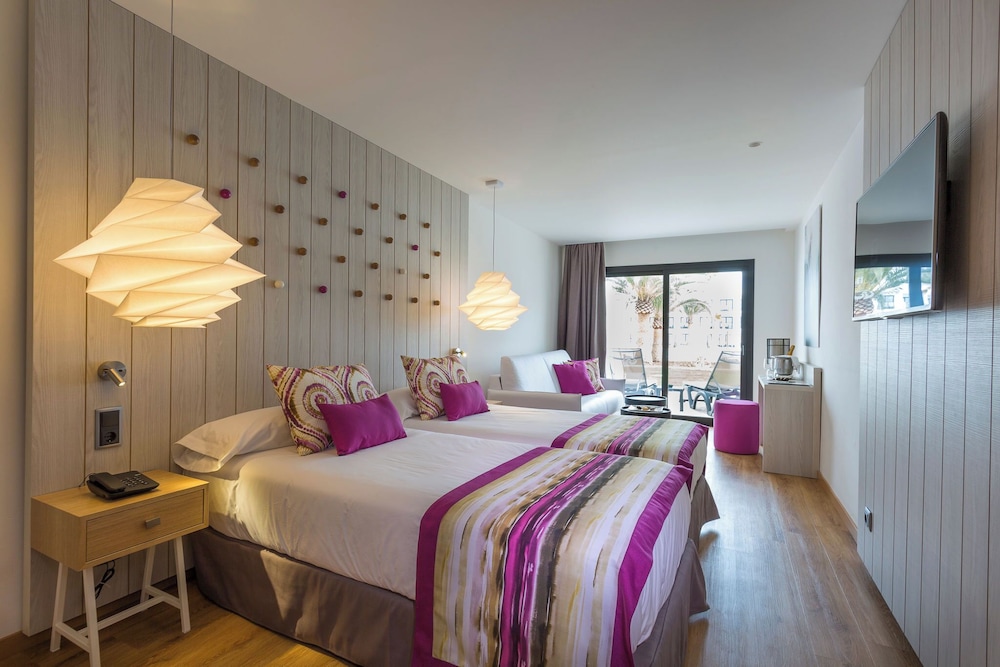 Grand Palladium White Island Resort & Spa - All Inclusive — Hotel rooms in Playa d'en Bossa, Balearic Islands
