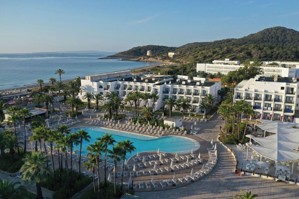 Grand Palladium White Island Resort & Spa - All Inclusive — Hotel building in Playa d'en Bossa, Balearic Islands