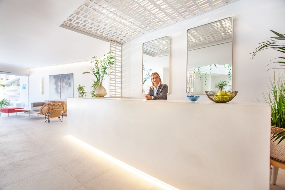 Grupotel Picafort Beach — Hotel building in Can Picafort, Balearic Islands