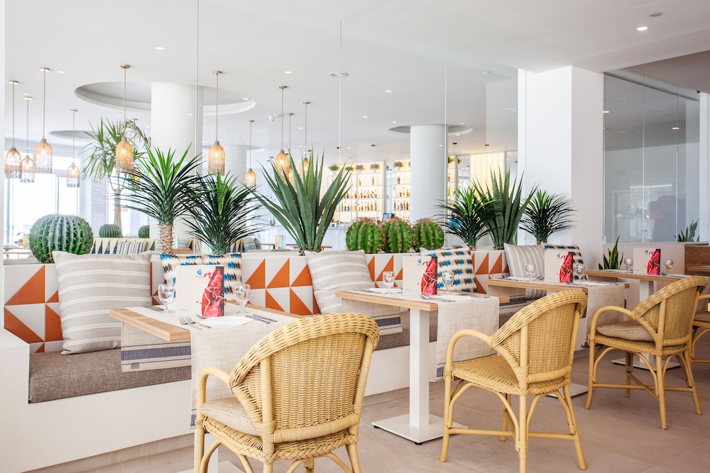 Grupotel Picafort Beach — Restaurant & bars in Can Picafort, Balearic Islands