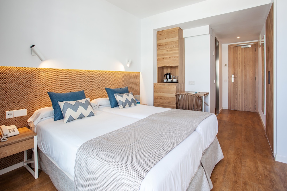 Grupotel Picafort Beach — Hotel rooms in Can Picafort, Balearic Islands