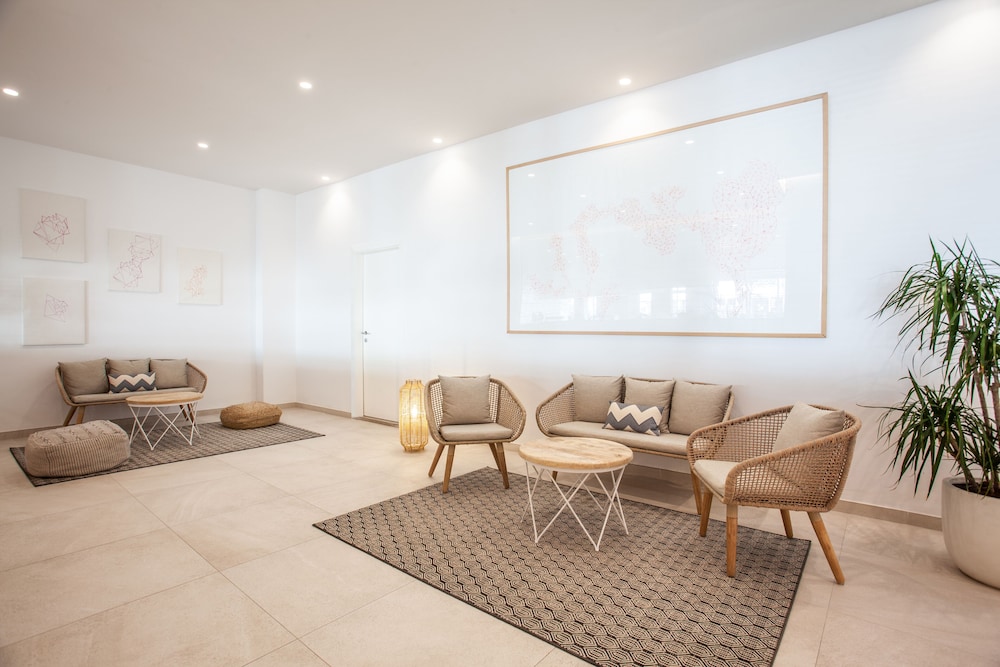 Grupotel Picafort Beach — Hotel building in Can Picafort, Balearic Islands