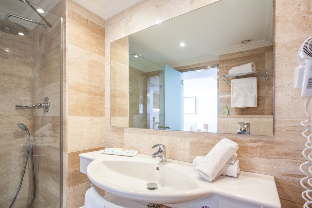 Grupotel Picafort Beach — Hotel rooms in Can Picafort, Balearic Islands