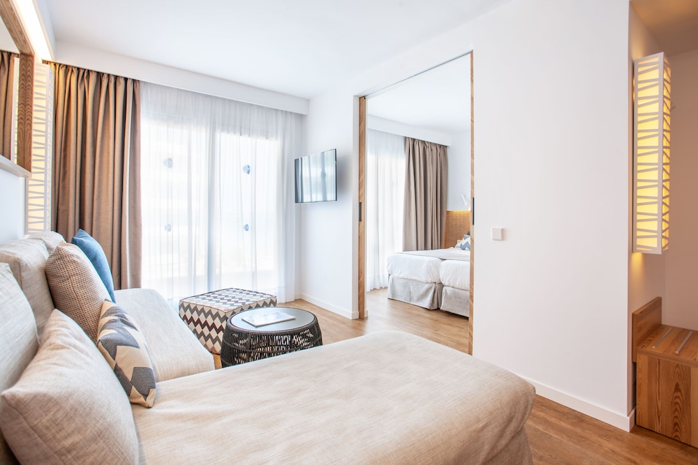 Grupotel Picafort Beach — Hotel rooms in Can Picafort, Balearic Islands