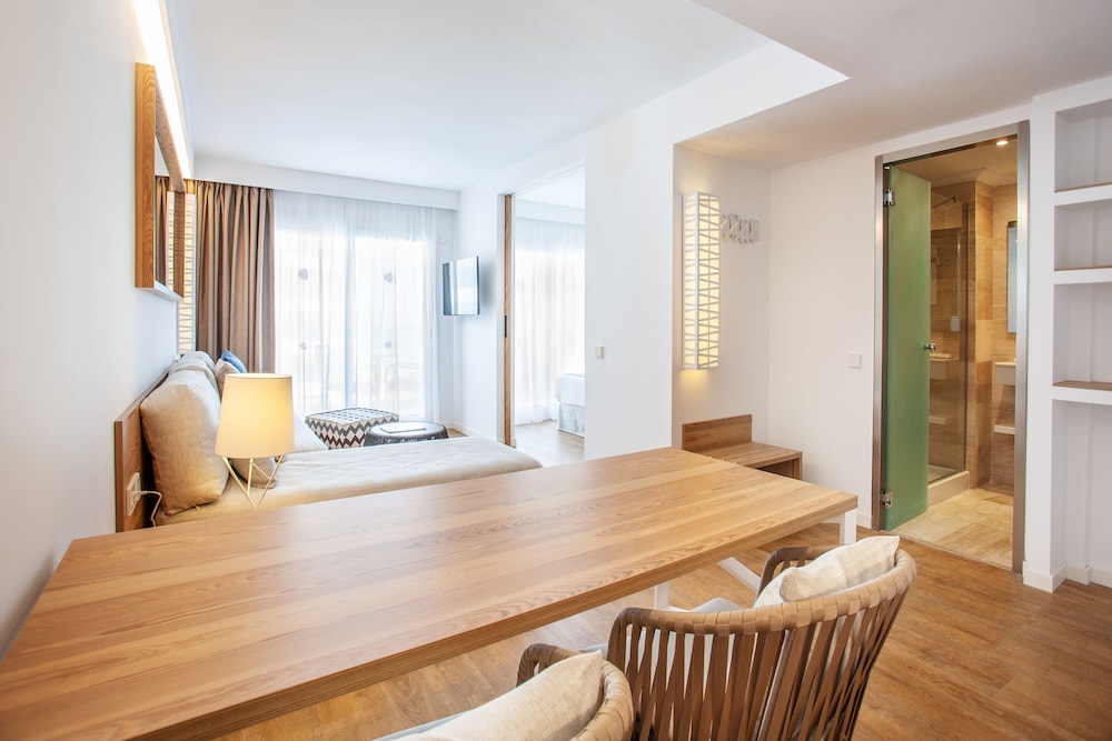 Grupotel Picafort Beach — Hotel rooms in Can Picafort, Balearic Islands