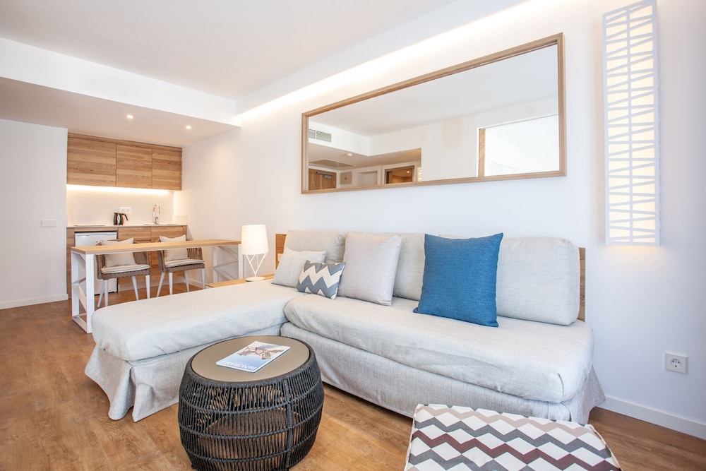Grupotel Picafort Beach — Hotel rooms in Can Picafort, Balearic Islands